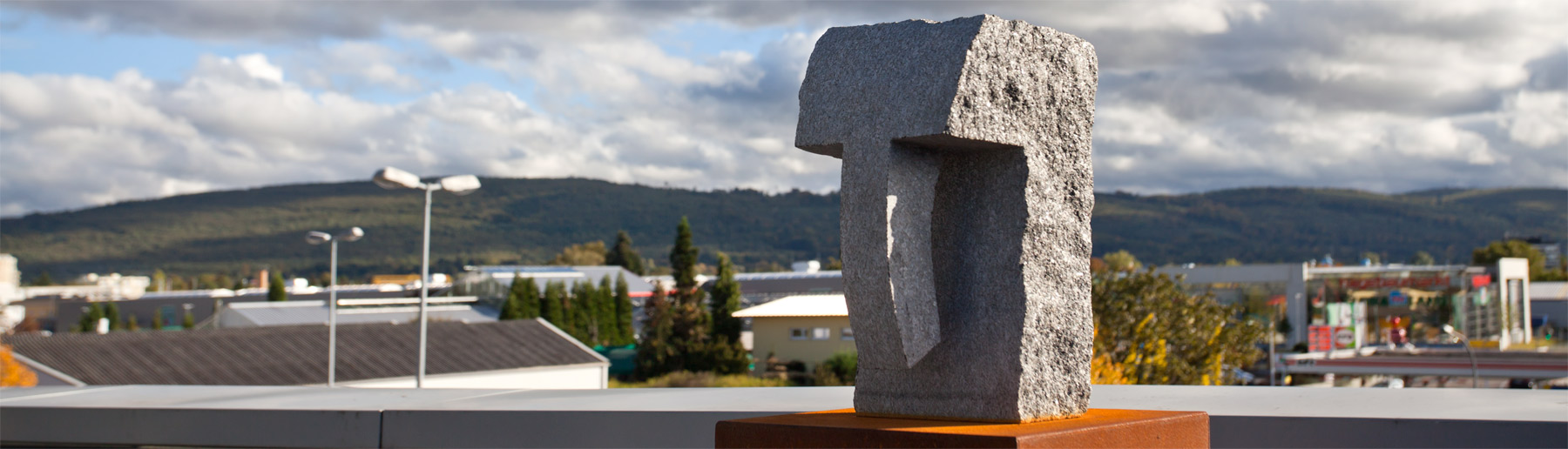 Skulptur auf der Terrasse mit Blick über Ettlingen